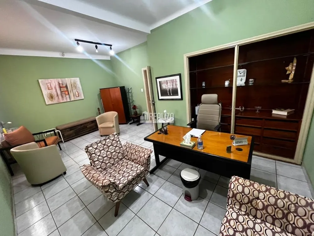 Casa, 4 quartos, 226 m² - Foto 1