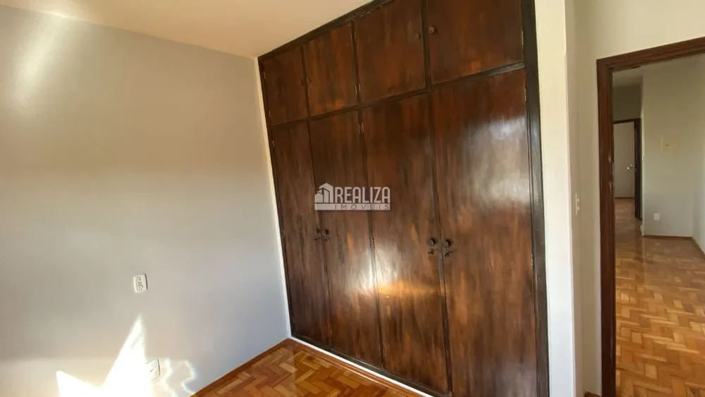 Casa, 6 quartos, 220 m² - Foto 2