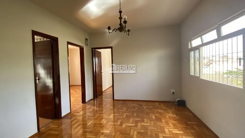 Casa, 6 quartos, 220 m² - Foto 6