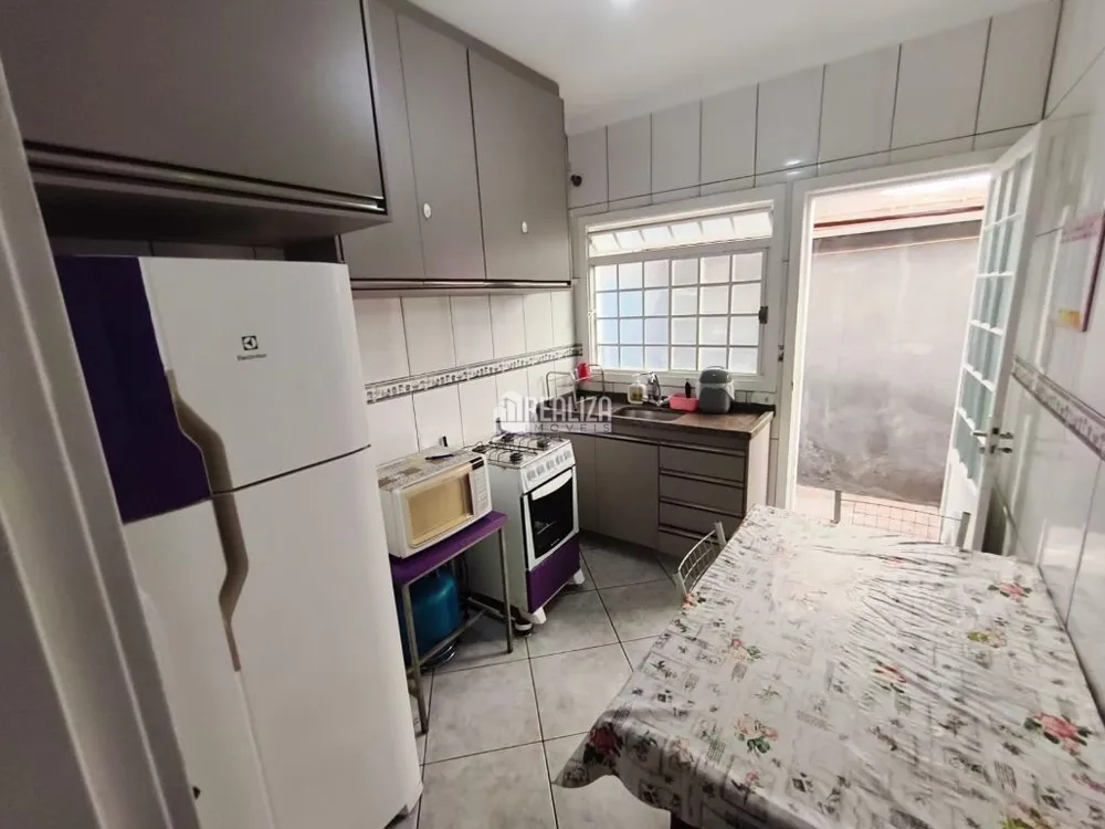 Casa, 3 quartos, 101 m² - Foto 2