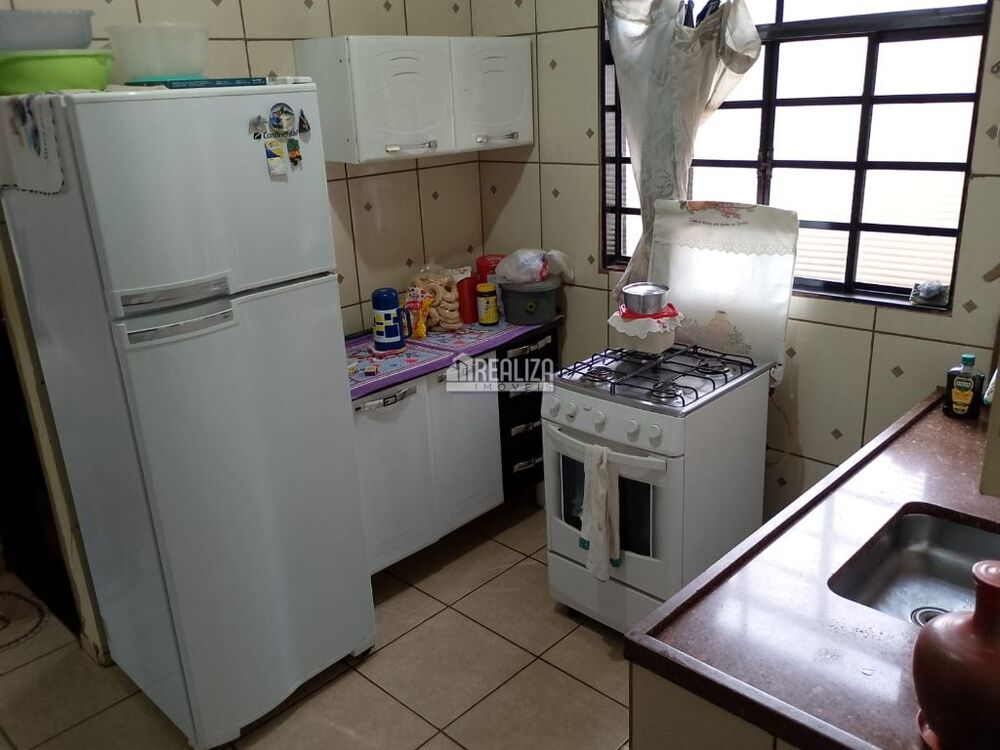Casa à venda com 3 quartos, 190m² - Foto 2