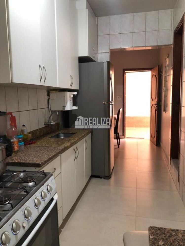 Casa à venda com 4 quartos, 137m² - Foto 4