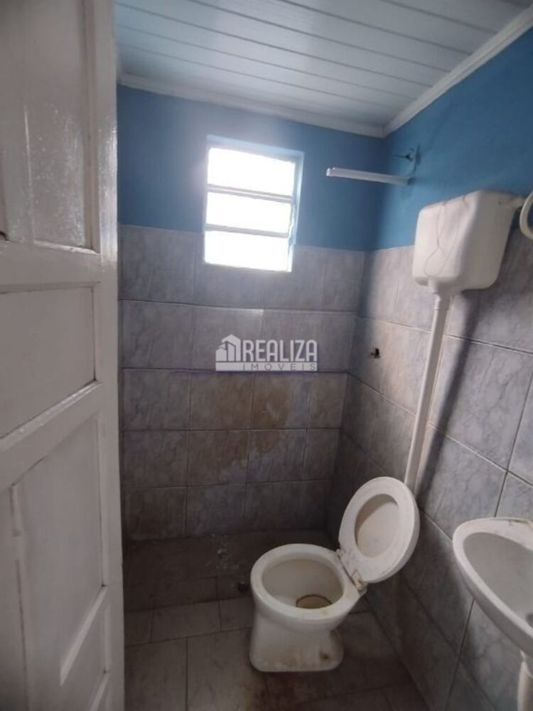 Casa à venda com 2 quartos, 70m² - Foto 2