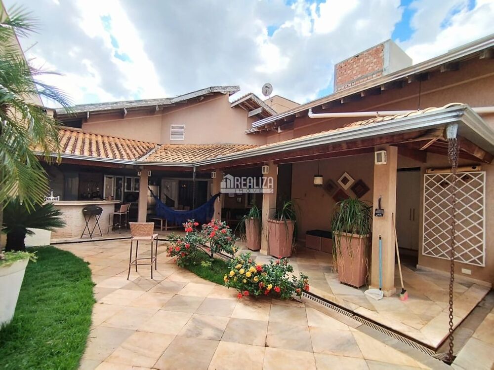 Casa à venda com 4 quartos, 338m² - Foto 7