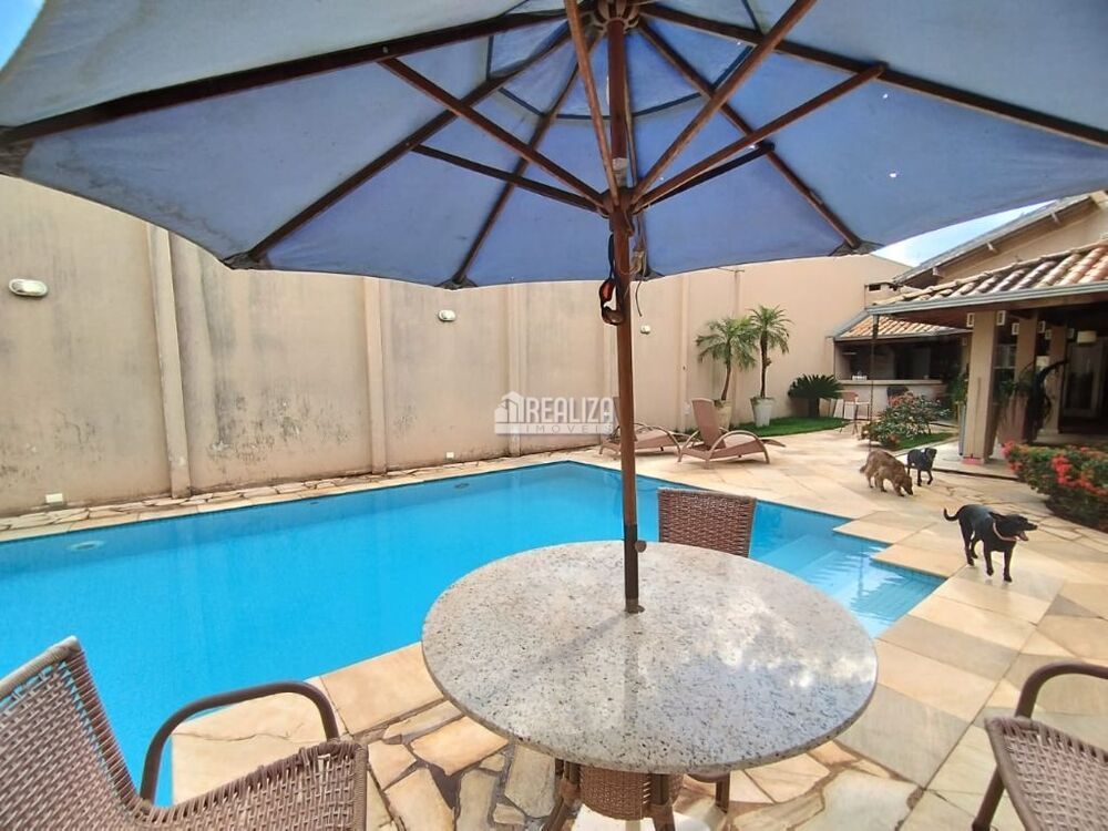 Casa à venda com 4 quartos, 338m² - Foto 9