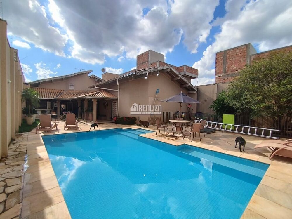Casa à venda com 4 quartos, 338m² - Foto 10