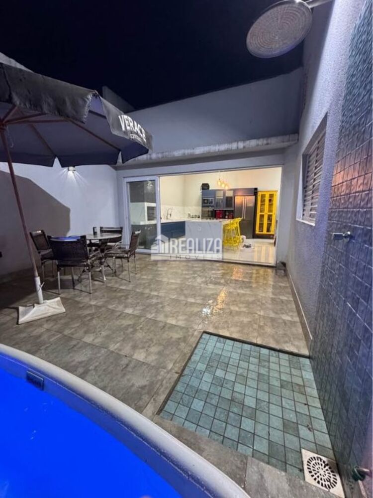 Casa de Condomínio à venda com 3 quartos, 112m² - Foto 1