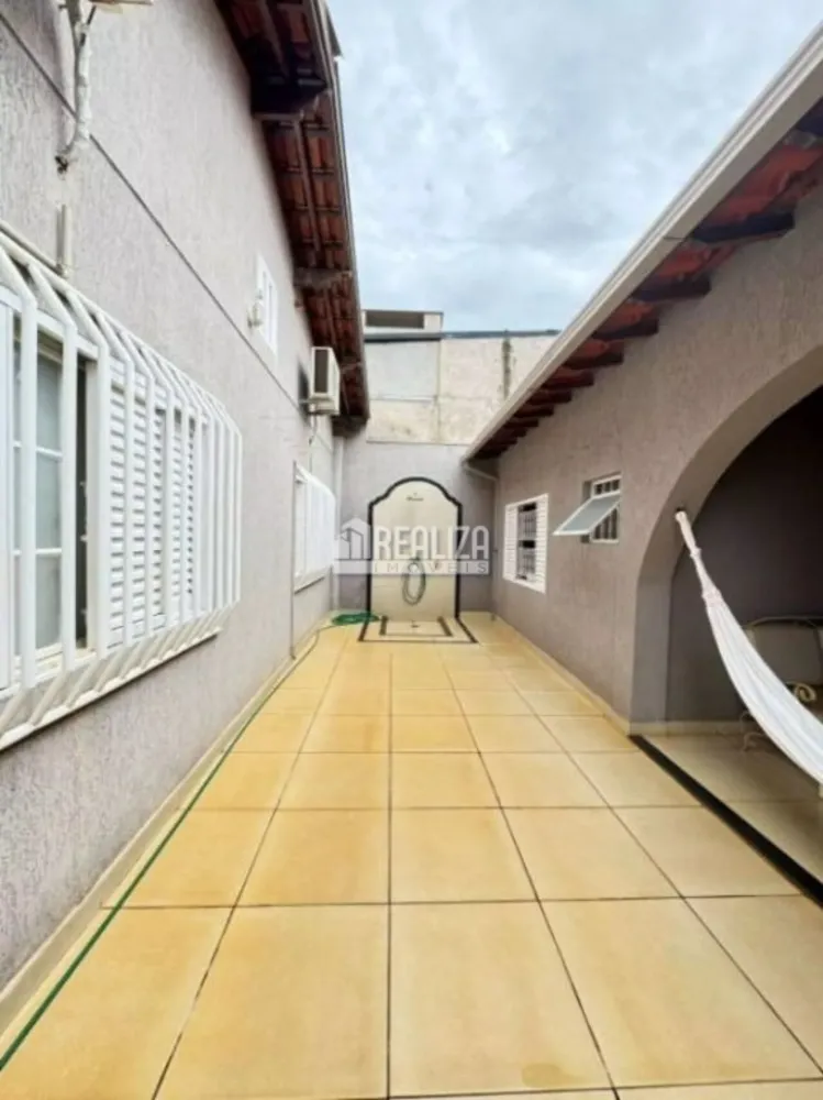 Casa, 3 quartos, 255 m² - Foto 2