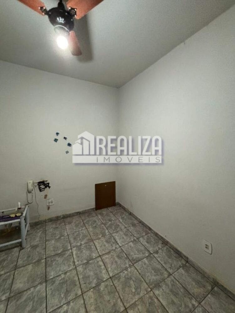 Casa à venda com 4 quartos, 200m² - Foto 4