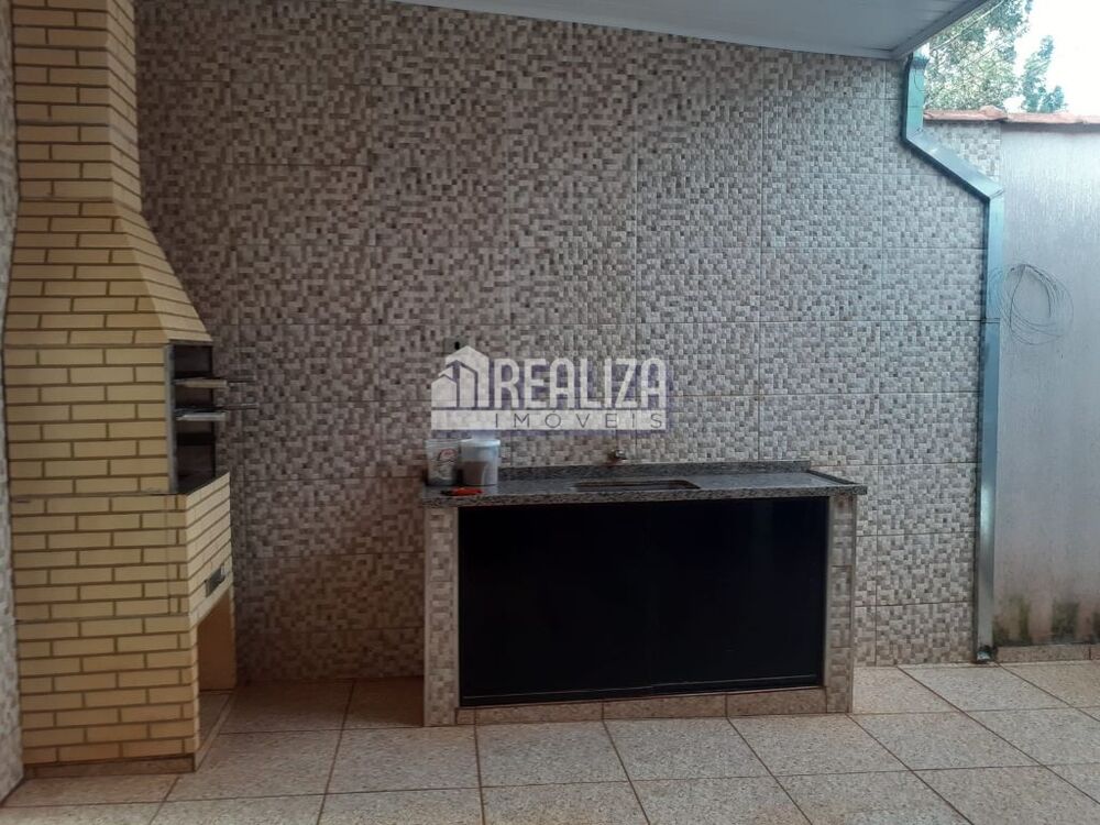Casa à venda com 3 quartos, 60m² - Foto 2