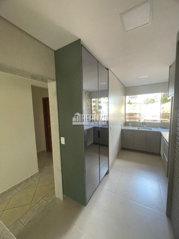 Apartamento à venda com 2 quartos, 67m² - Foto 3