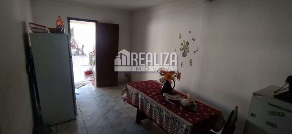 Casa à venda com 2 quartos, 110m² - Foto 2