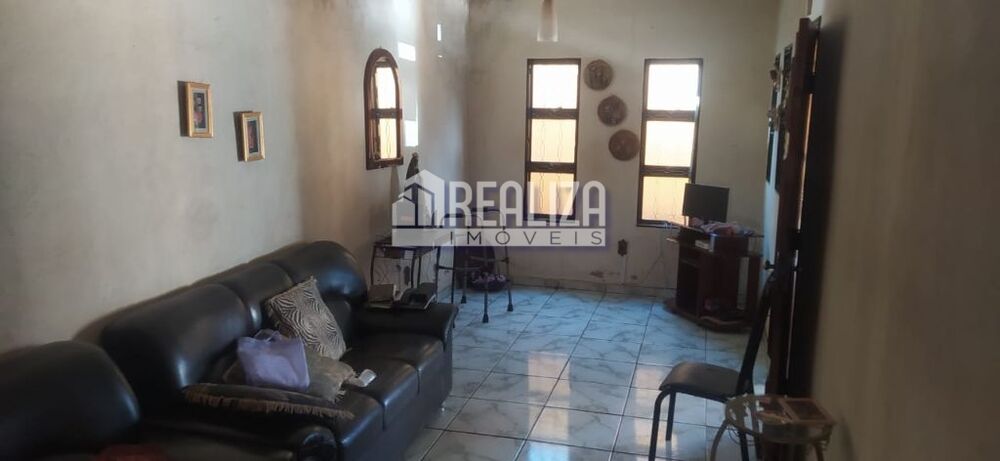 Casa à venda com 2 quartos, 110m² - Foto 1
