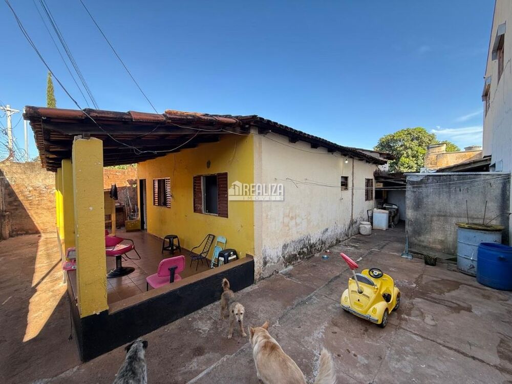 Casa, 3 quartos, 247 m² - Foto 1