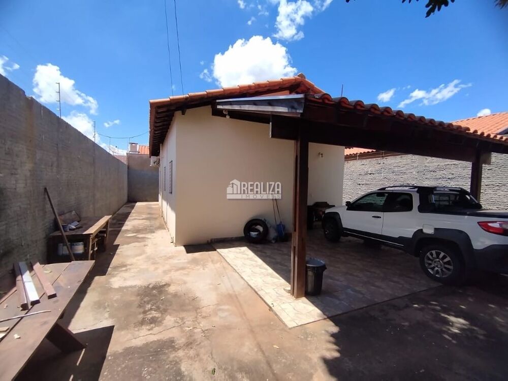 Casa à venda com 3 quartos, 88m² - Foto 1