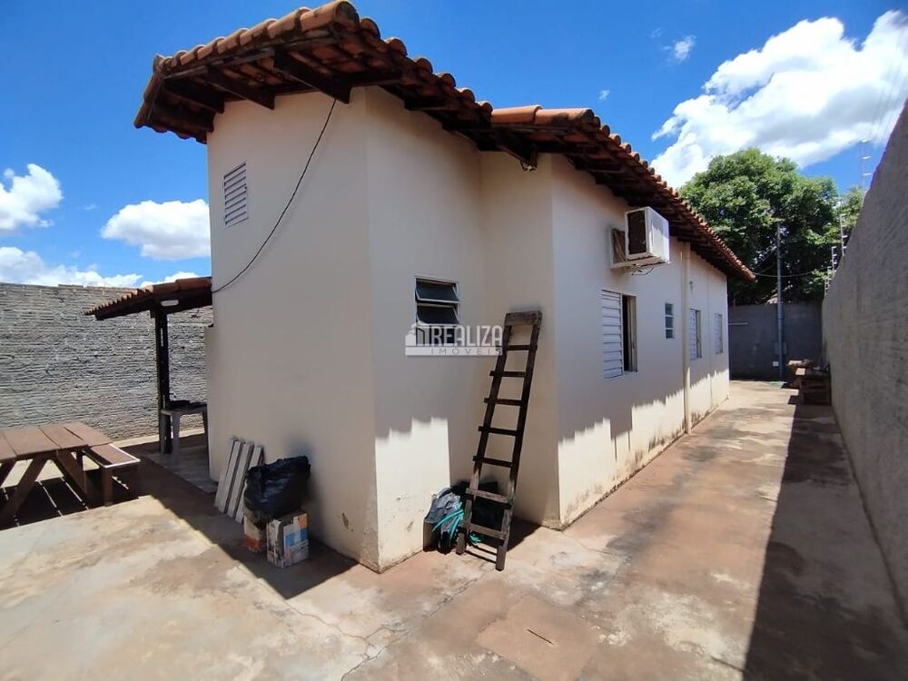 Casa à venda com 3 quartos, 88m² - Foto 2
