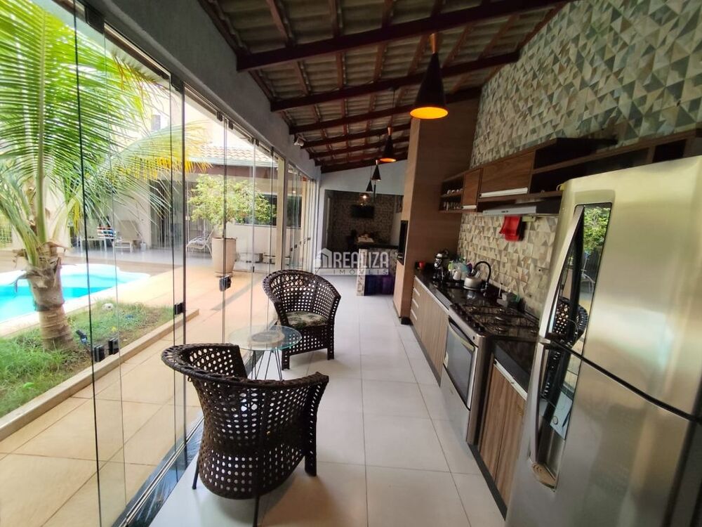 Casa à venda com 4 quartos, 243m² - Foto 8