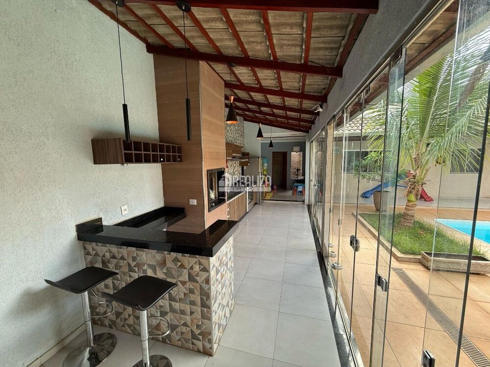 Casa à venda com 4 quartos, 243m² - Foto 3