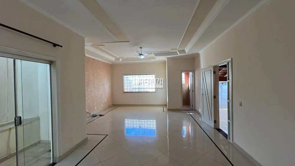 Casa, 5 quartos, 214 m² - Foto 1