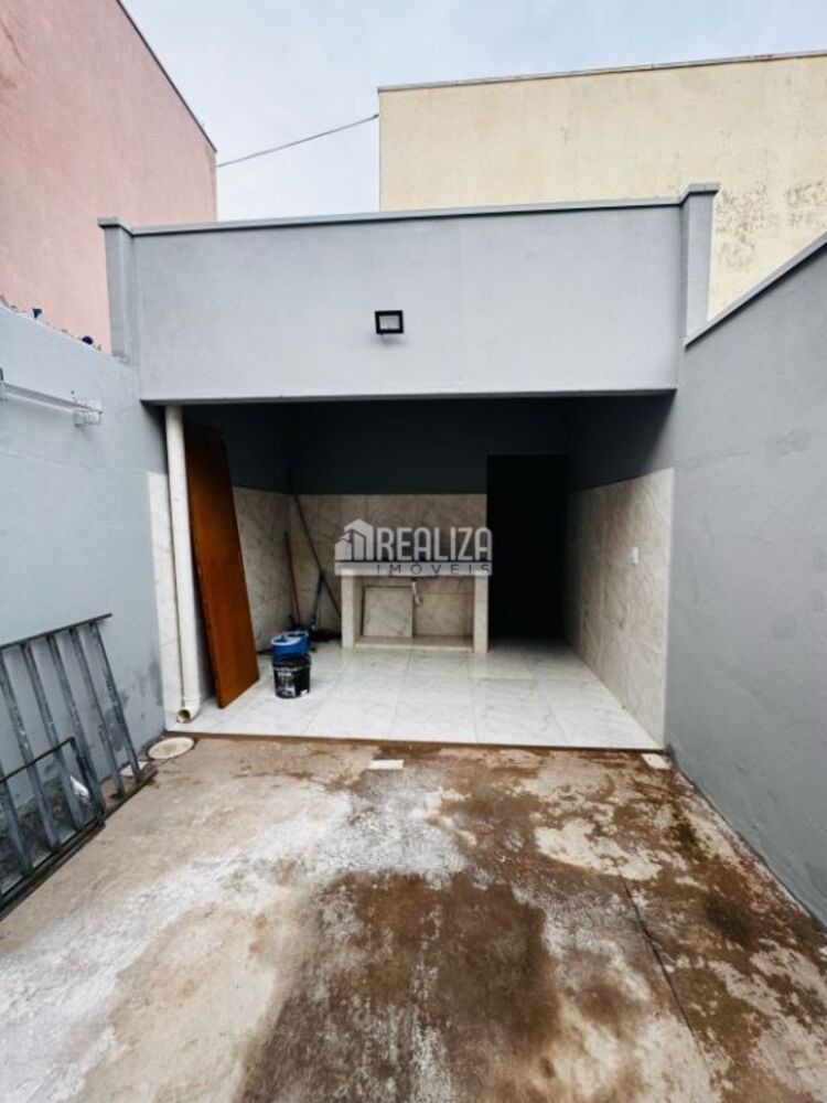 Casa para alugar com 2 quartos, 160m² - Foto 5