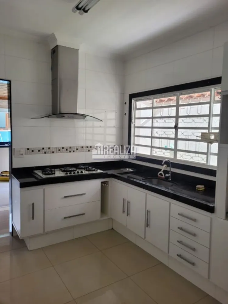 Casa, 3 quartos, 244 m² - Foto 1