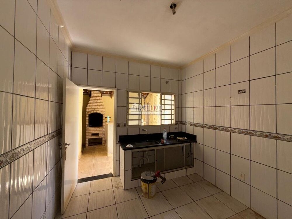 Casa à venda com 3 quartos, 138m² - Foto 1