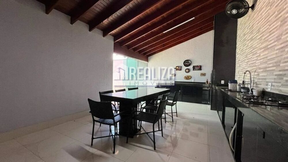 Casa à venda com 3 quartos, 120m² - Foto 1