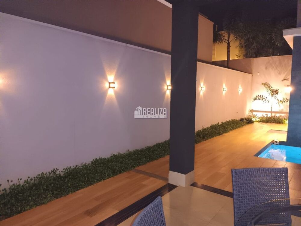 Casa de Condomínio à venda com 3 quartos, 220m² - Foto 3