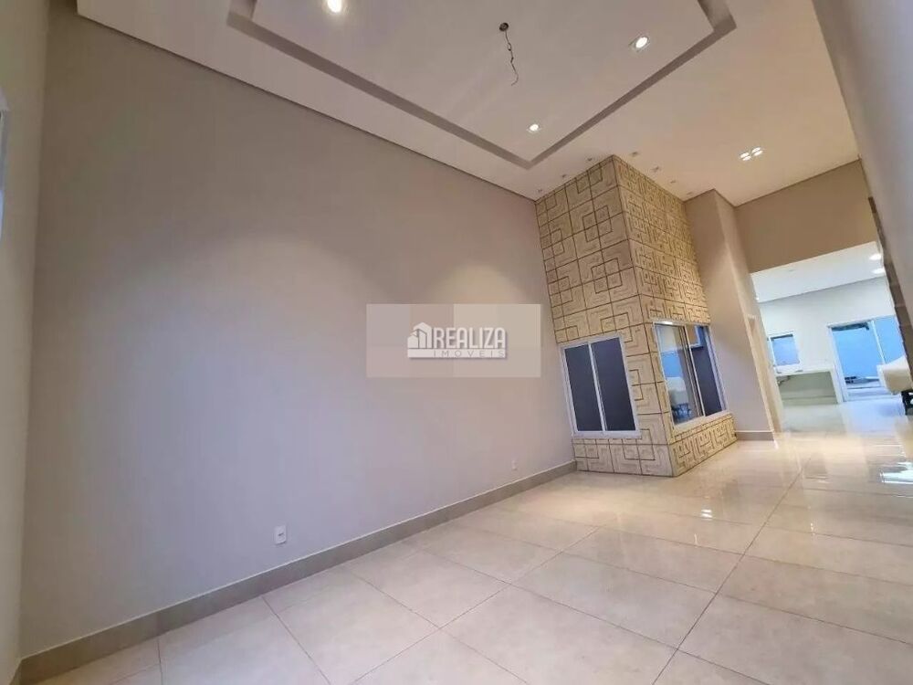Casa à venda com 3 quartos, 200m² - Foto 1