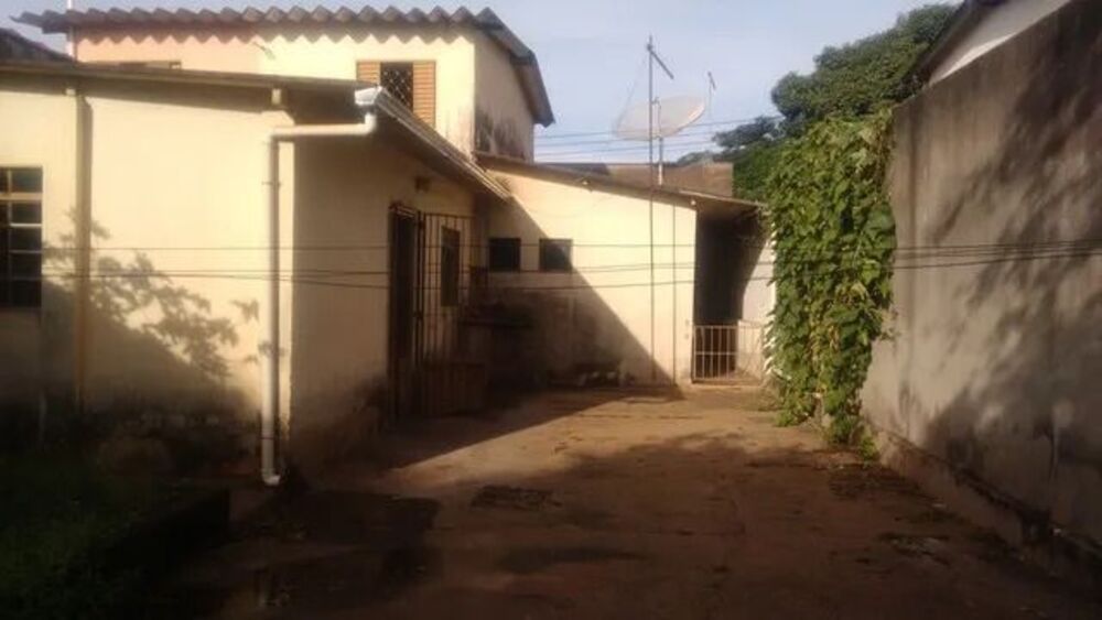 Casa à venda com 3 quartos, 170m² - Foto 2