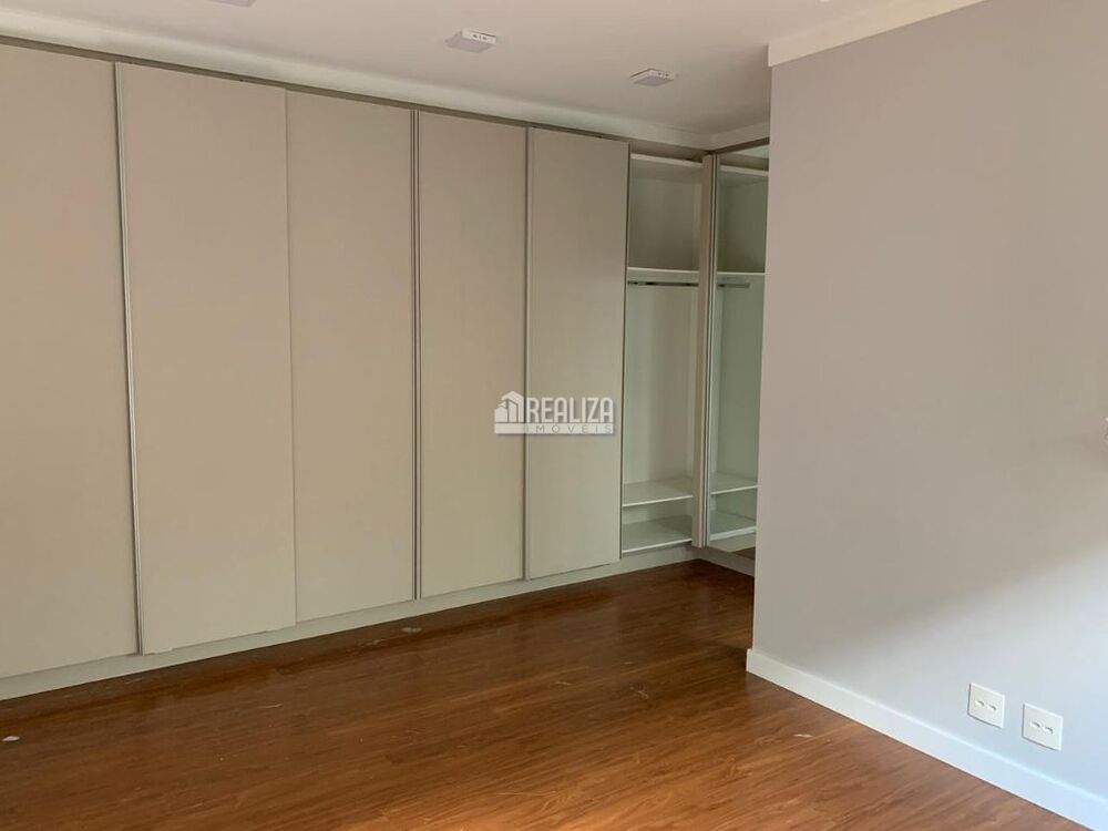 Casa, 3 quartos, 218 m² - Foto 4