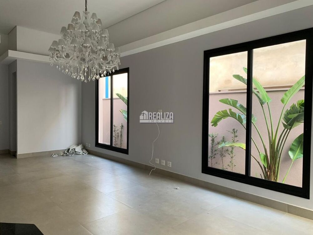 Casa, 3 quartos, 218 m² - Foto 2