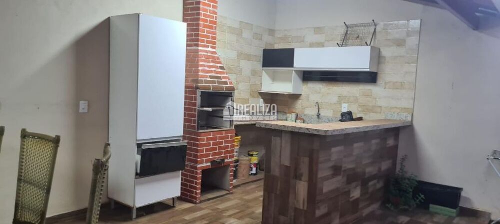 Casa à venda com 2 quartos, 131m² - Foto 2