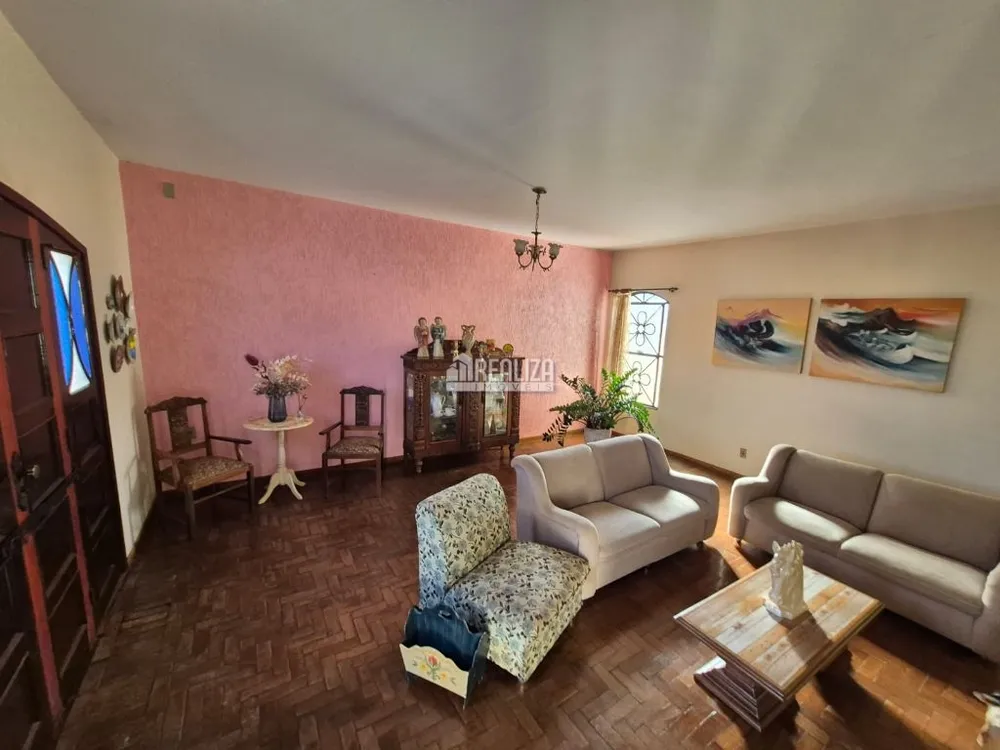 Casa, 3 quartos, 336 m² - Foto 1