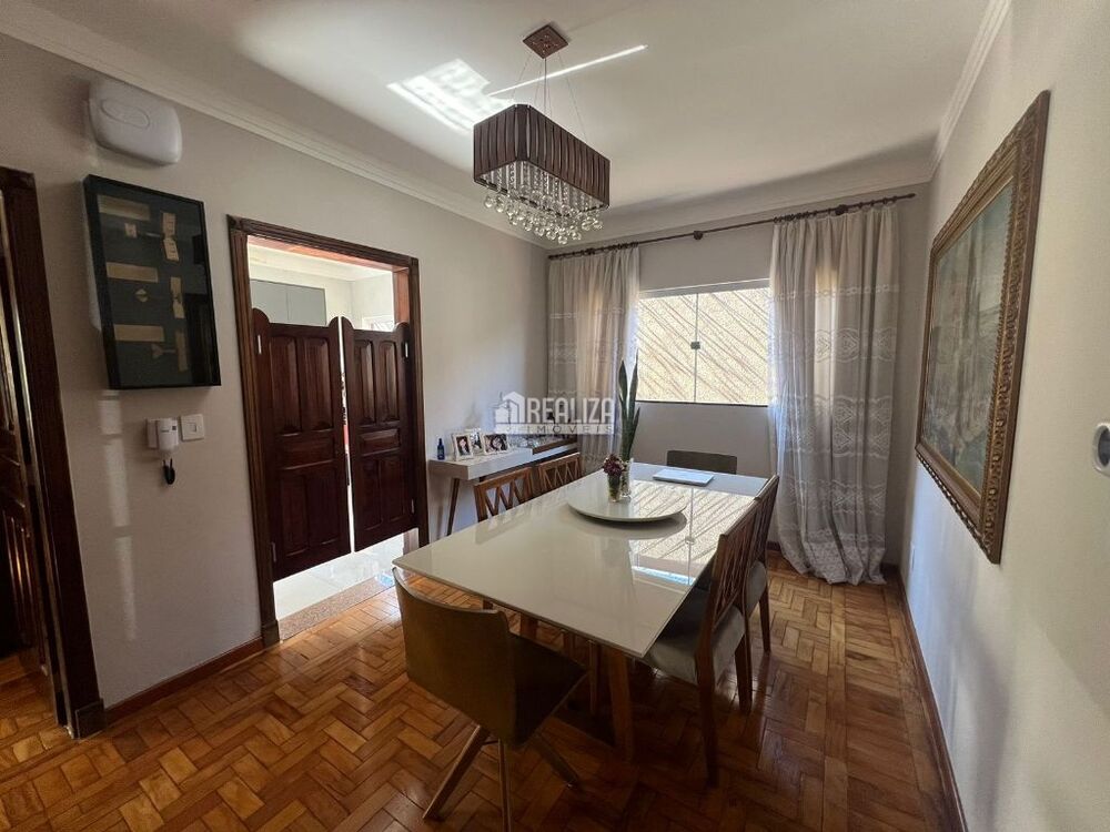 Casa, 2 quartos, 210 m² - Foto 2