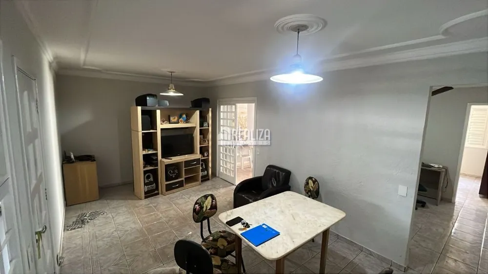 Casa, 3 quartos, 177 m² - Foto 2