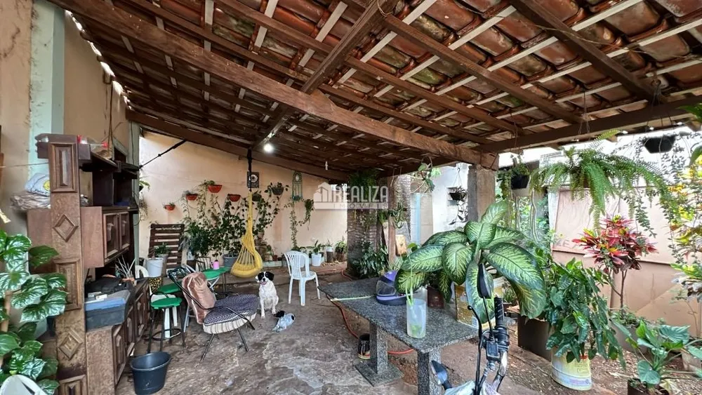 Casa, 6 quartos, 238 m² - Foto 1