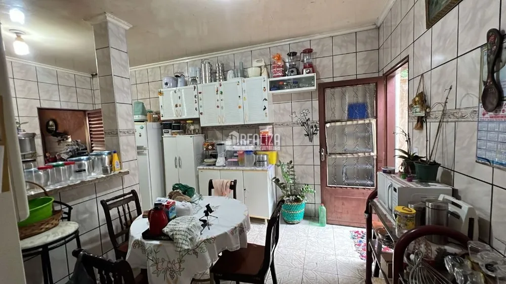 Casa, 6 quartos, 238 m² - Foto 2