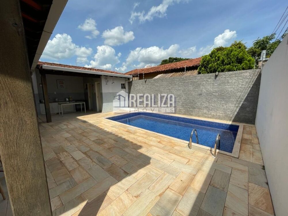 Casa, 4 quartos, 235 m² - Foto 1