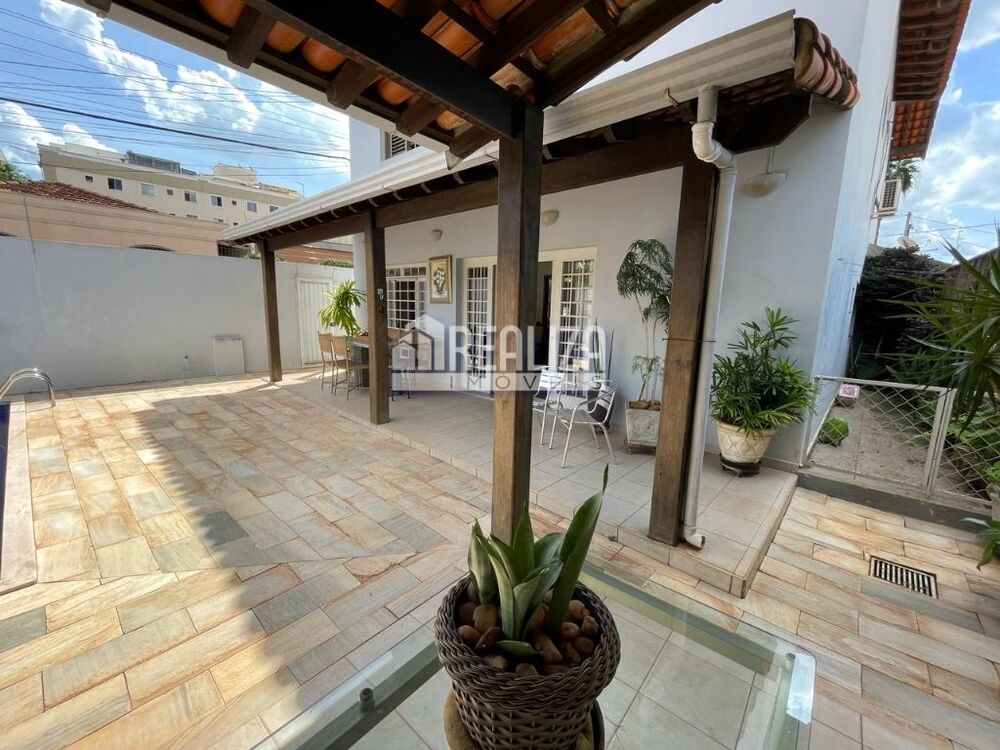 Casa, 4 quartos, 235 m² - Foto 2