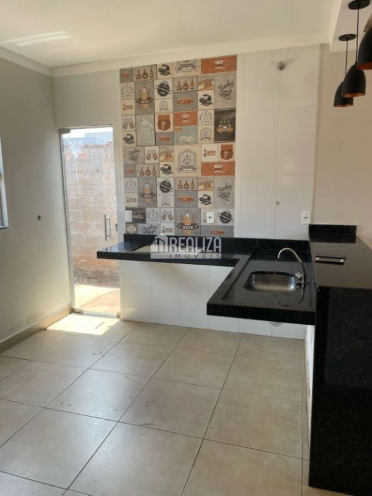 Casa à venda com 1 quarto, 42m² - Foto 2