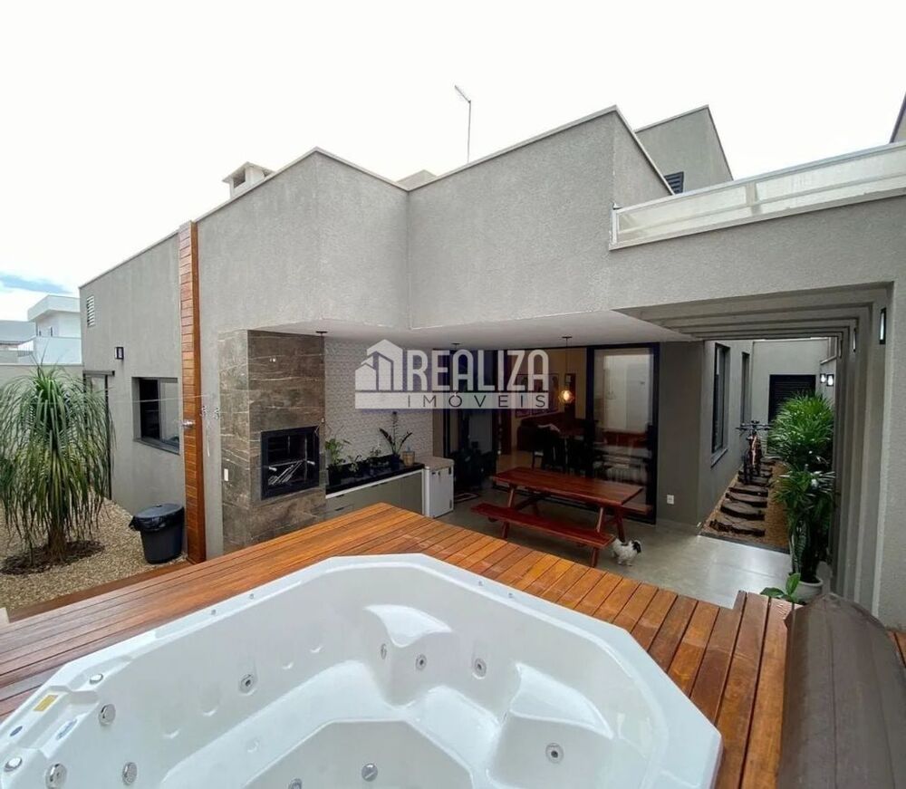 Casa de Condomínio à venda com 4 quartos, 190m² - Foto 1