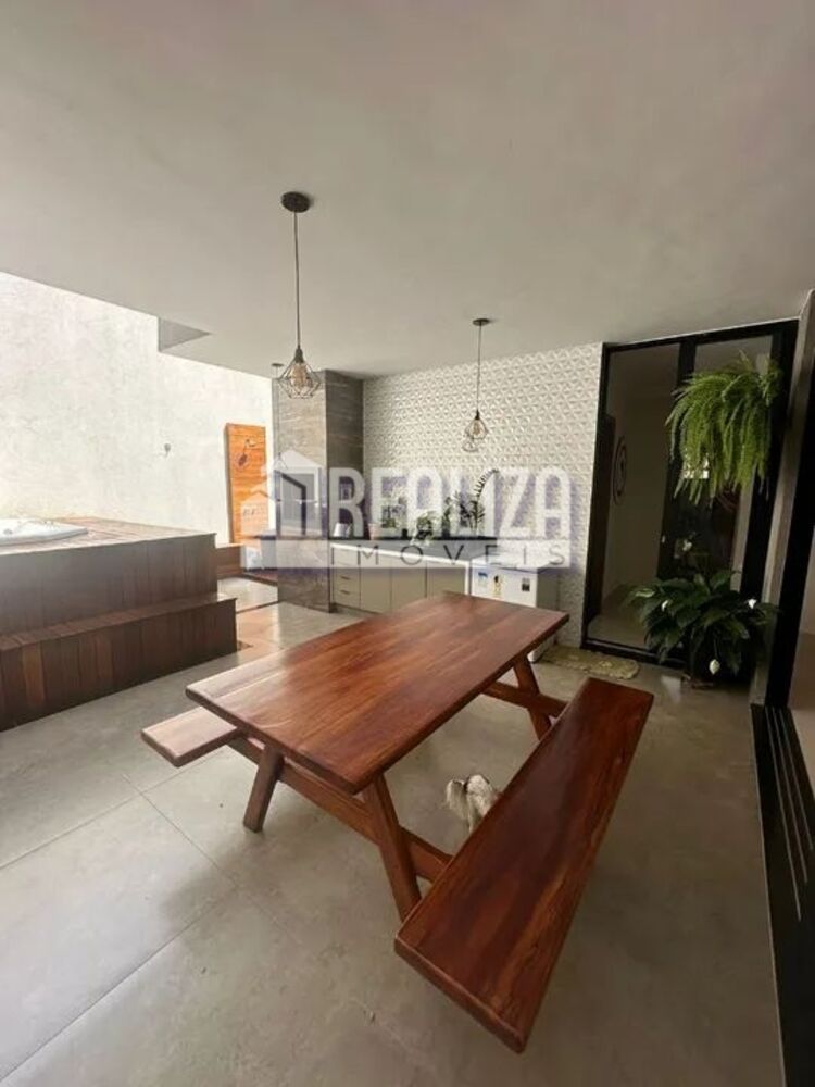 Casa de Condomínio à venda com 4 quartos, 190m² - Foto 2
