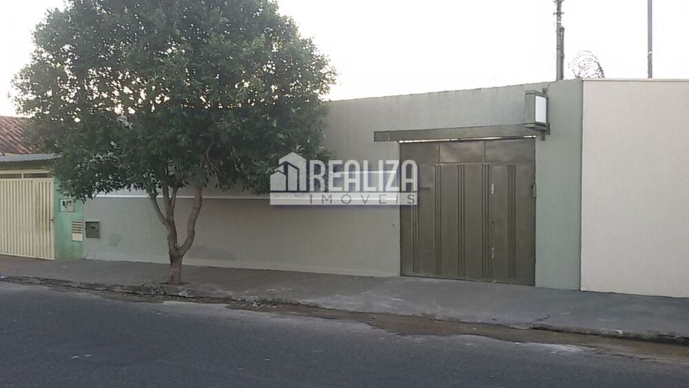 Prédio Inteiro à venda com 3 quartos, 250m² - Foto 2