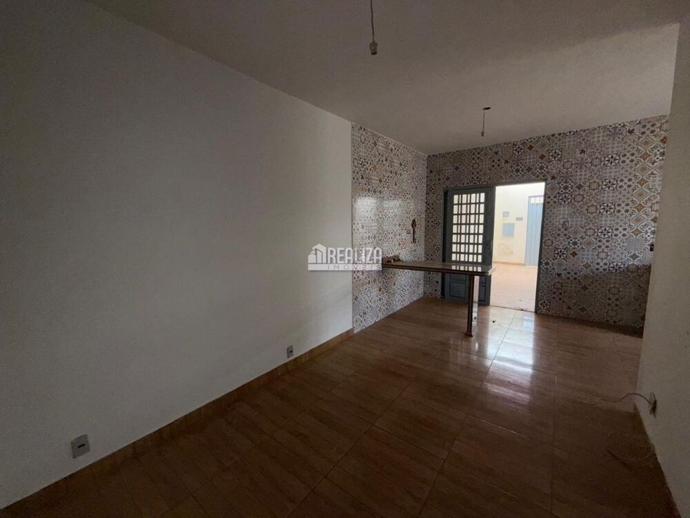 Casa à venda com 2 quartos, 69m² - Foto 4