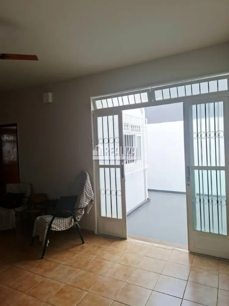 Casa, 5 quartos, 212 m² - Foto 3