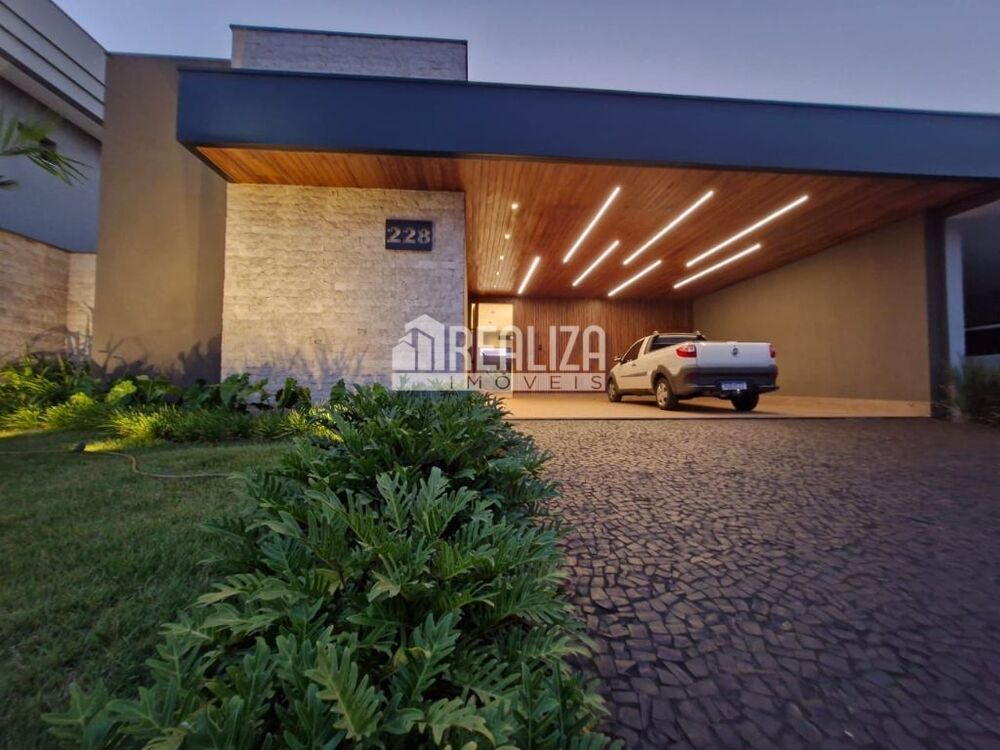 Casa de Condomínio à venda com 3 quartos, 255m² - Foto 1