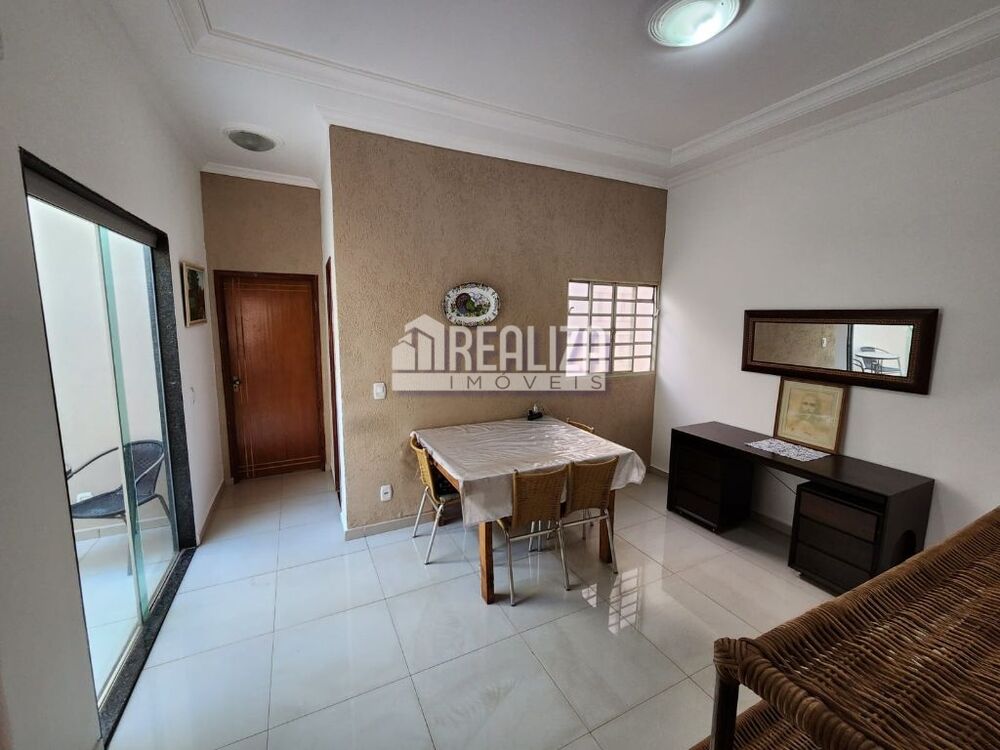 Casa, 3 quartos, 180 m² - Foto 1