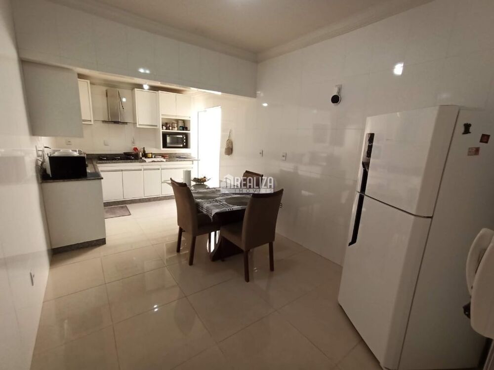 Casa à venda com 3 quartos, 175m² - Foto 4