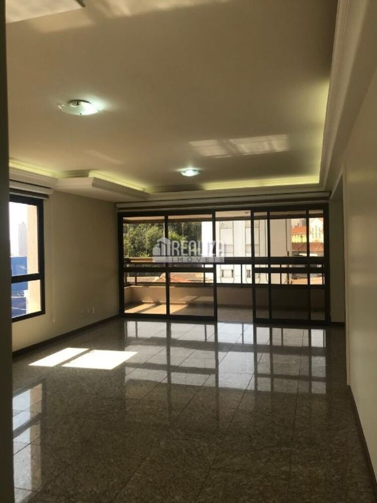 Apartamento, 3 quartos, 212 m² - Foto 1